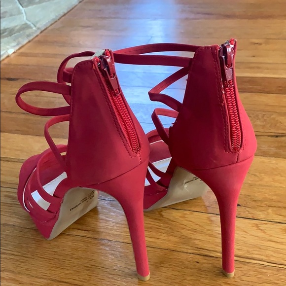 Cute stewpot red heels! Size 7 WORN ONCE - Picture 7 of 7